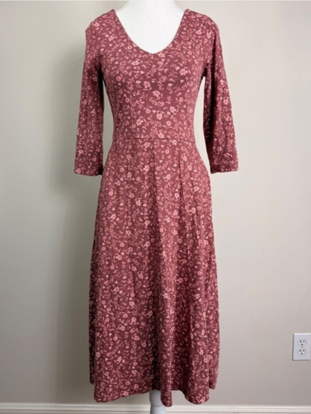Pact Organic Cotton Fit & Flare Floral V-Neck Midi Party Dress With Pockets - Picture 2 of 9